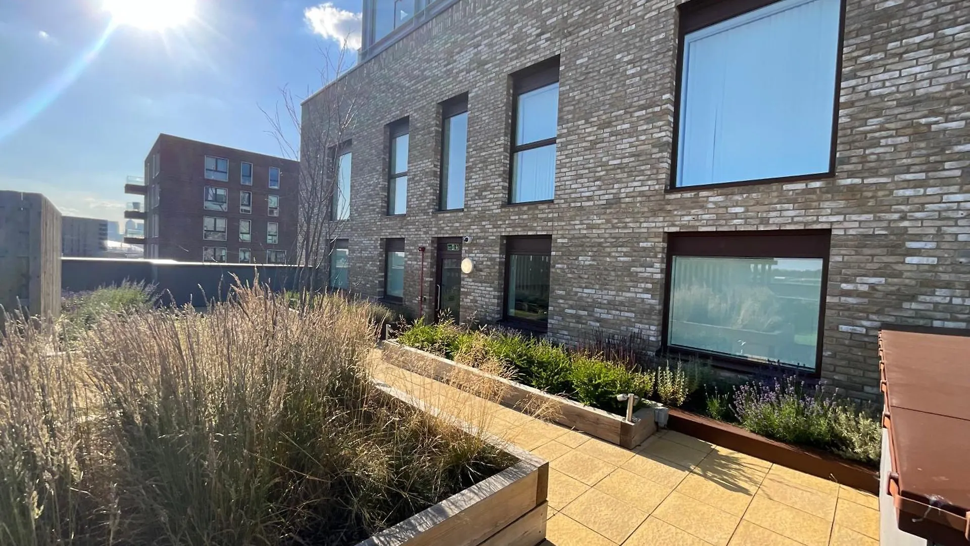 Apartment 1Br Gem In Shared Apt Near O2 Arena & Excel With Patio, Private Bath, Free Parking & Garden London